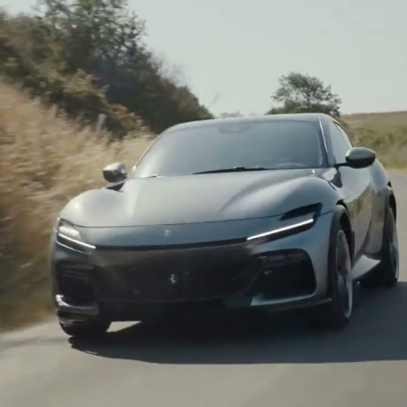 【フェラーリ】史上初のS U V、プロサングエ初公開！ 観音開きのドアはこんな動き！　プロモーション動画｜ENGINE Premium Club